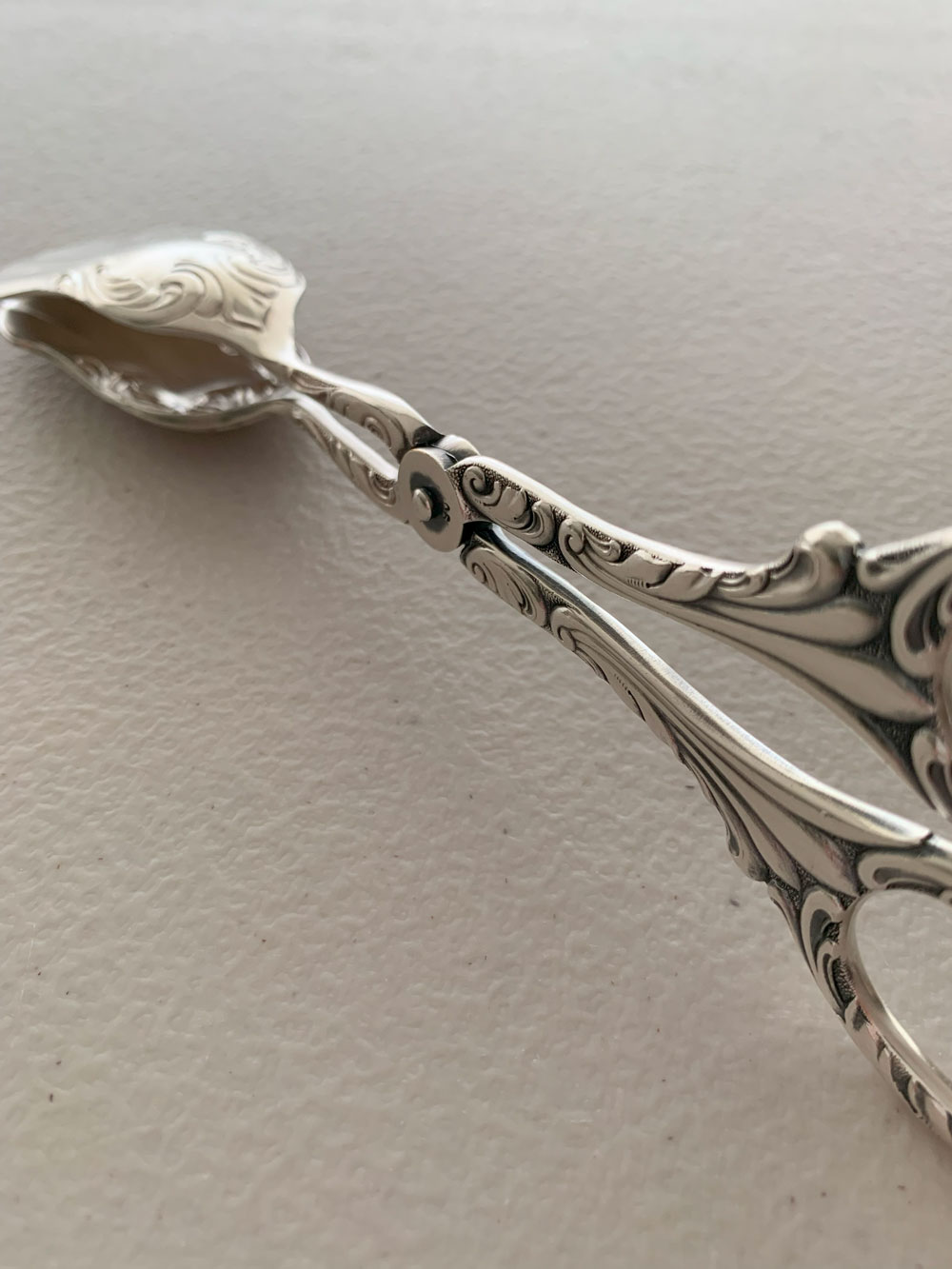 C0218-F3-tijeras-de-servir-plata-ornamentos-vintage-maison