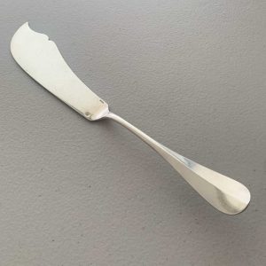paleta-recubierta-en-plata-cuvierto-de-servir-vintage
