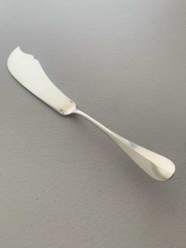 paleta-recubierta-en-plata-cuvierto-de-servir-vintage