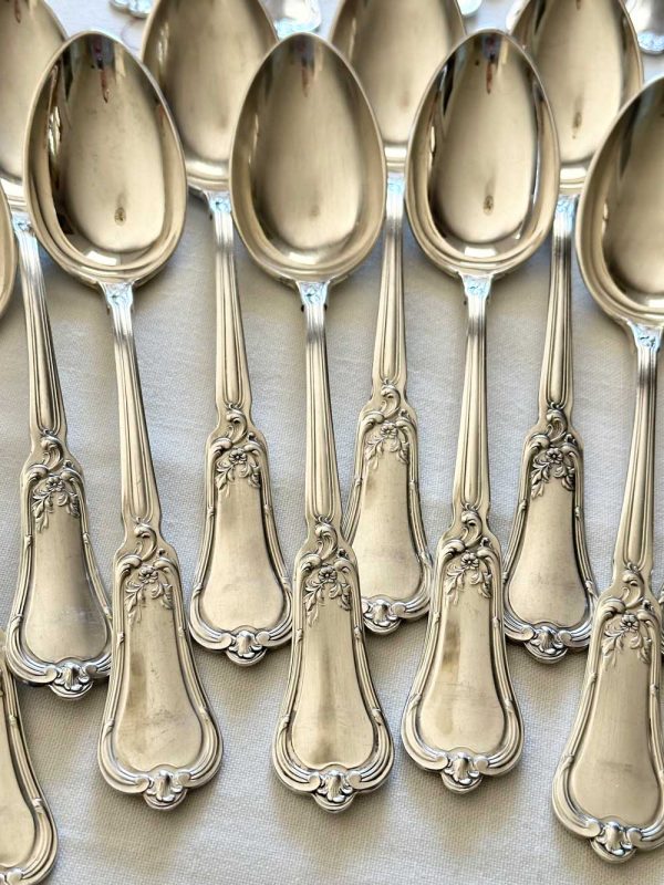 Cubierteria-alemana-BMF-plata-ornamentos-muy-elegante