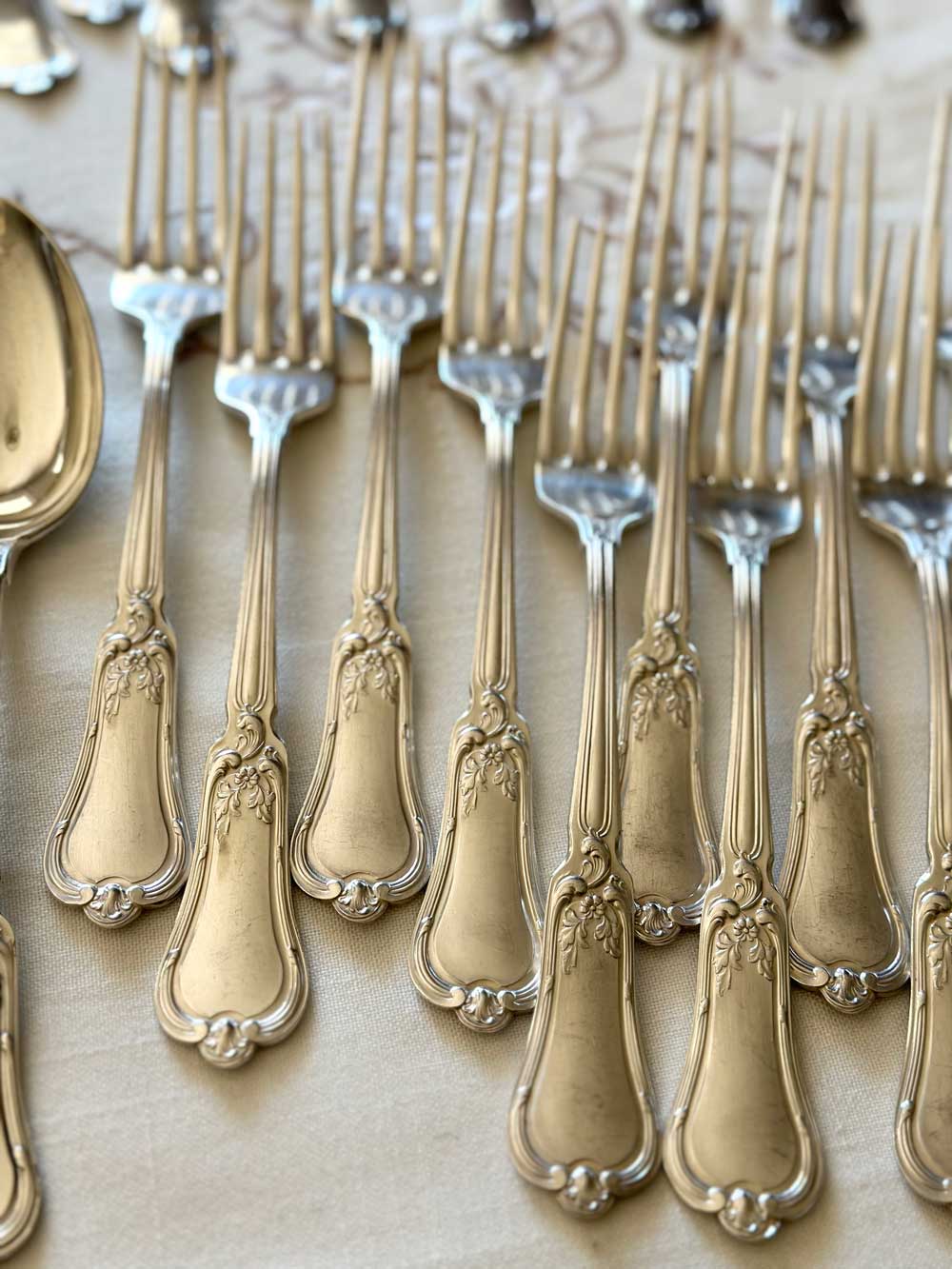 Cubierteria-alemana-BMF-plata-ornamentos-muy-elegante
