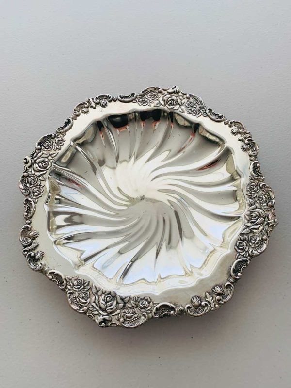 Delicada-Bandeja-en-espiral-elegante-recubierta-en-plata