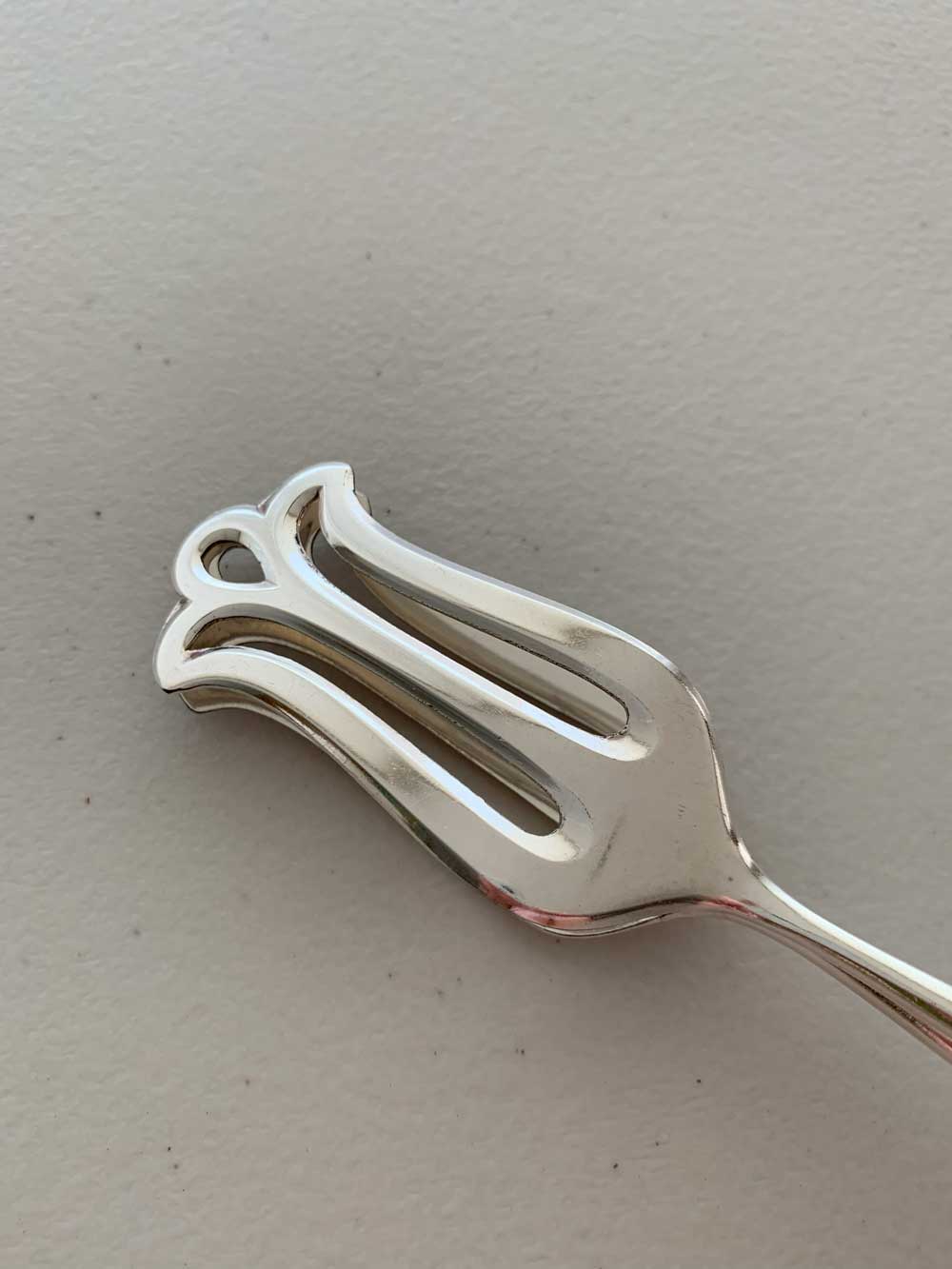 Pinza-calada-brillante-plata-elegante-deluljo