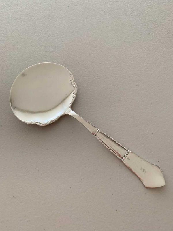 Paleta-para-servir-elegante-recubierta-en-plata