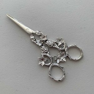 Tijeras-para-uvas-diseno-ornamental-decorativas
