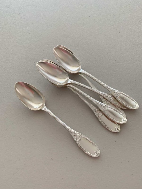 Cuchara-te-postre-delicada-recubierta-en-plata-vintage-lamesa