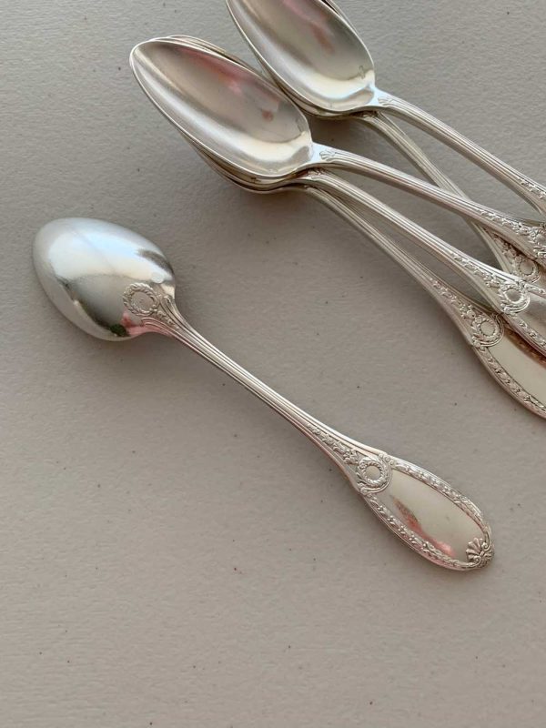 C0239-F1-cuchara-te-postre-delicada-recubierta-en-plata-vintage-lamesa