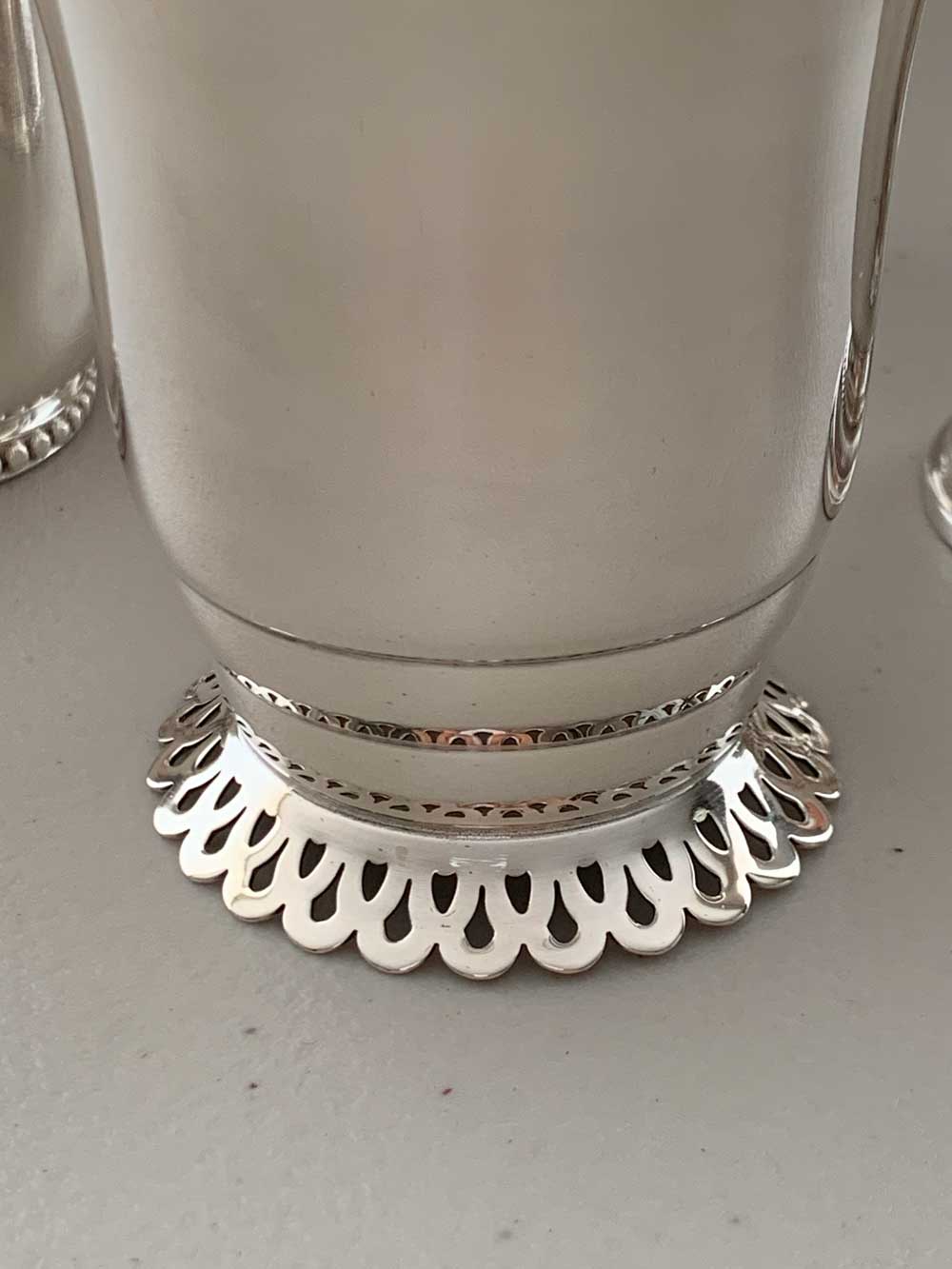 Florero-mini-decoracion-recubierto-en-plata-elegante