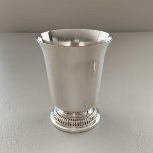 Florero-mini-decoracion-recubierto-en-plata-elegante