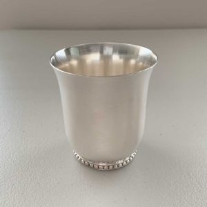 Florero-mini-decoracion-recubierto-en-plata-elegante