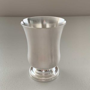 Florero-mini-decoracion-recubierto-en-plata-elegante