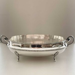Centro-de-mesa-recubierto-en-plata-elegante-vintage