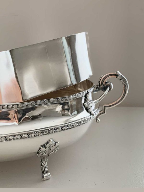 Centro-de-mesa-recubierto-en-plata-elegante-vintage