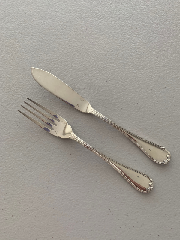 TENEDOR Y CUCHILLO DE PESCADO CHRISTOFLE RUBANS. RECUBRIMIENTO EN PLATA